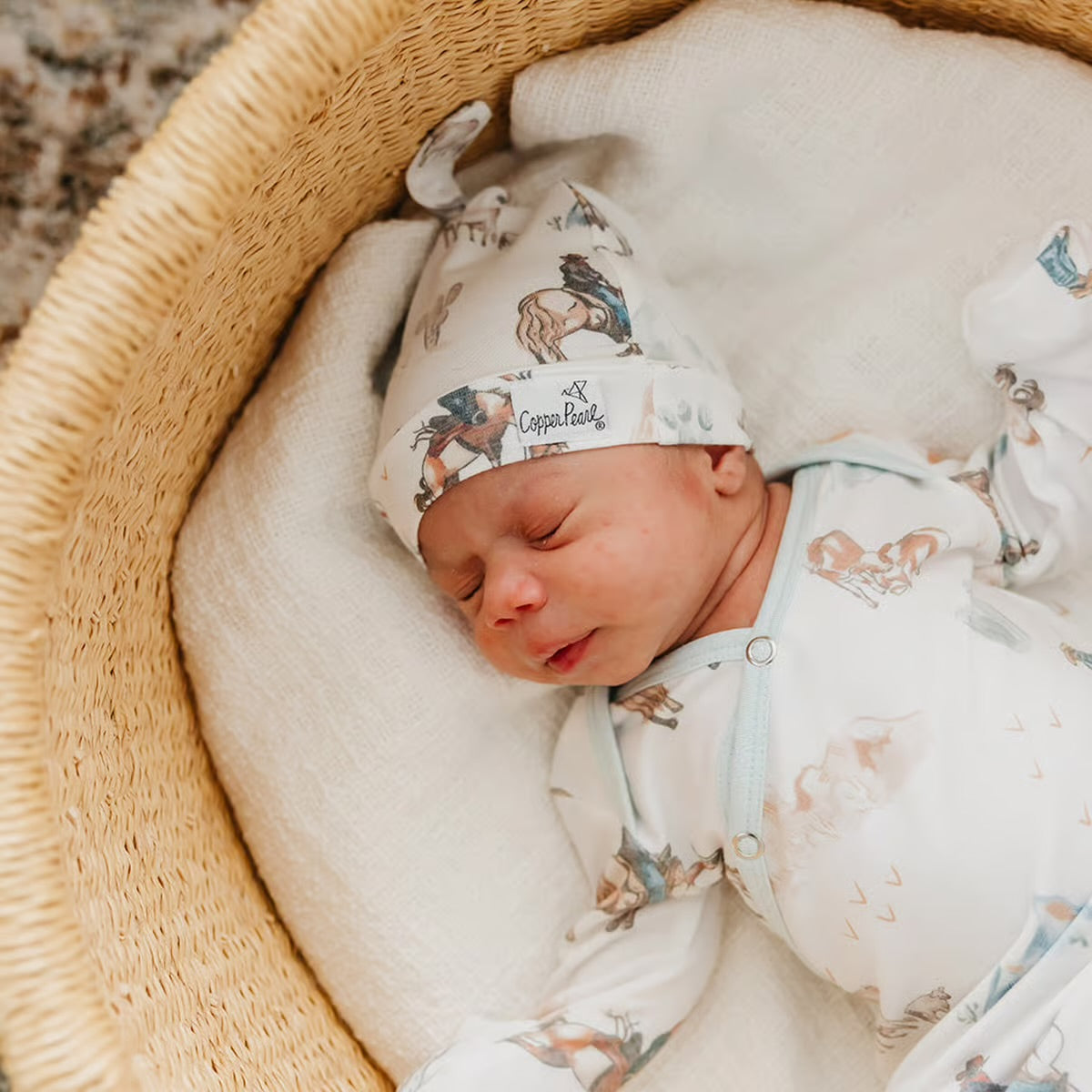 Boone | Newborn Knotted Gown