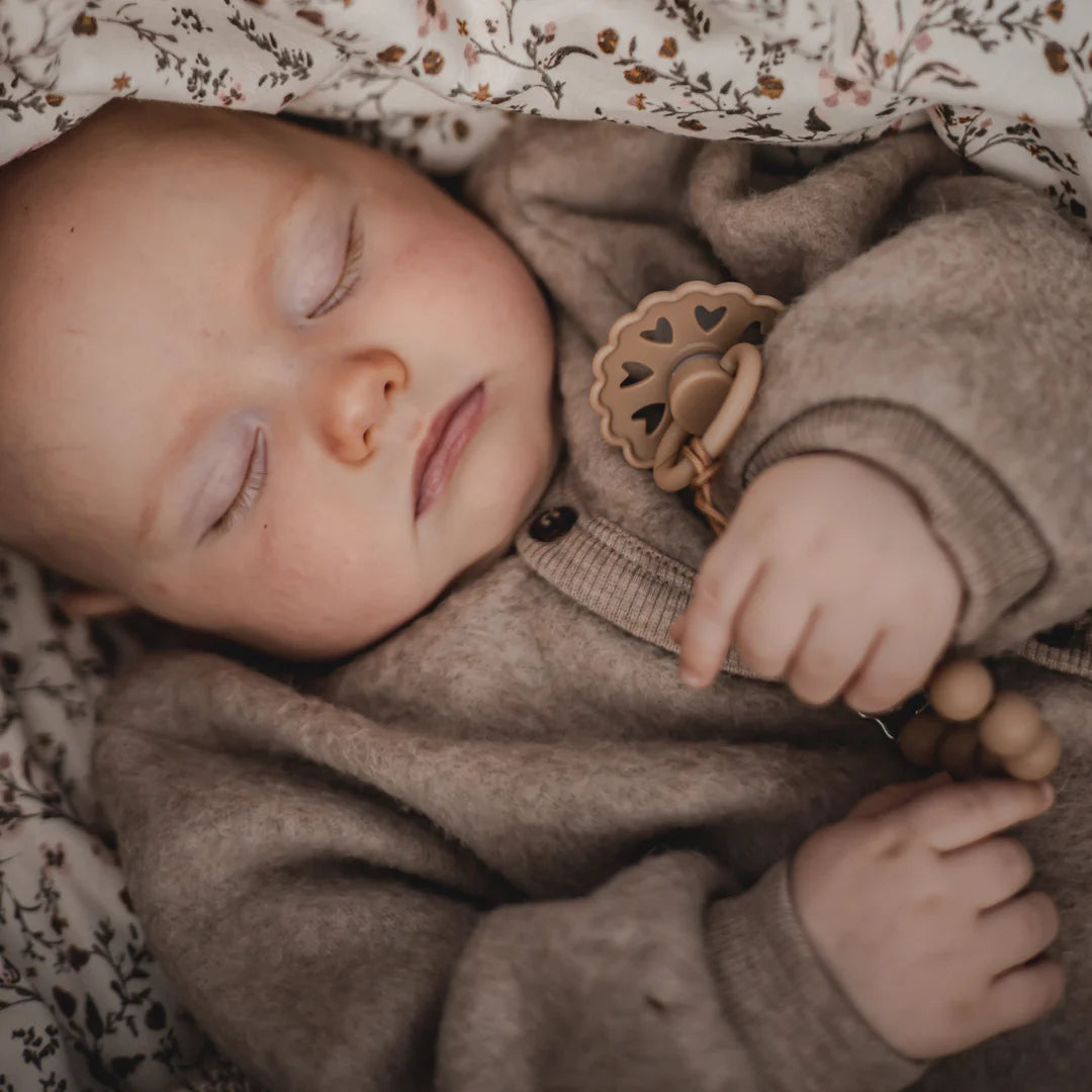 FRIGG Natural Rubber Pacifier 4-Pack | Snowflake Dream