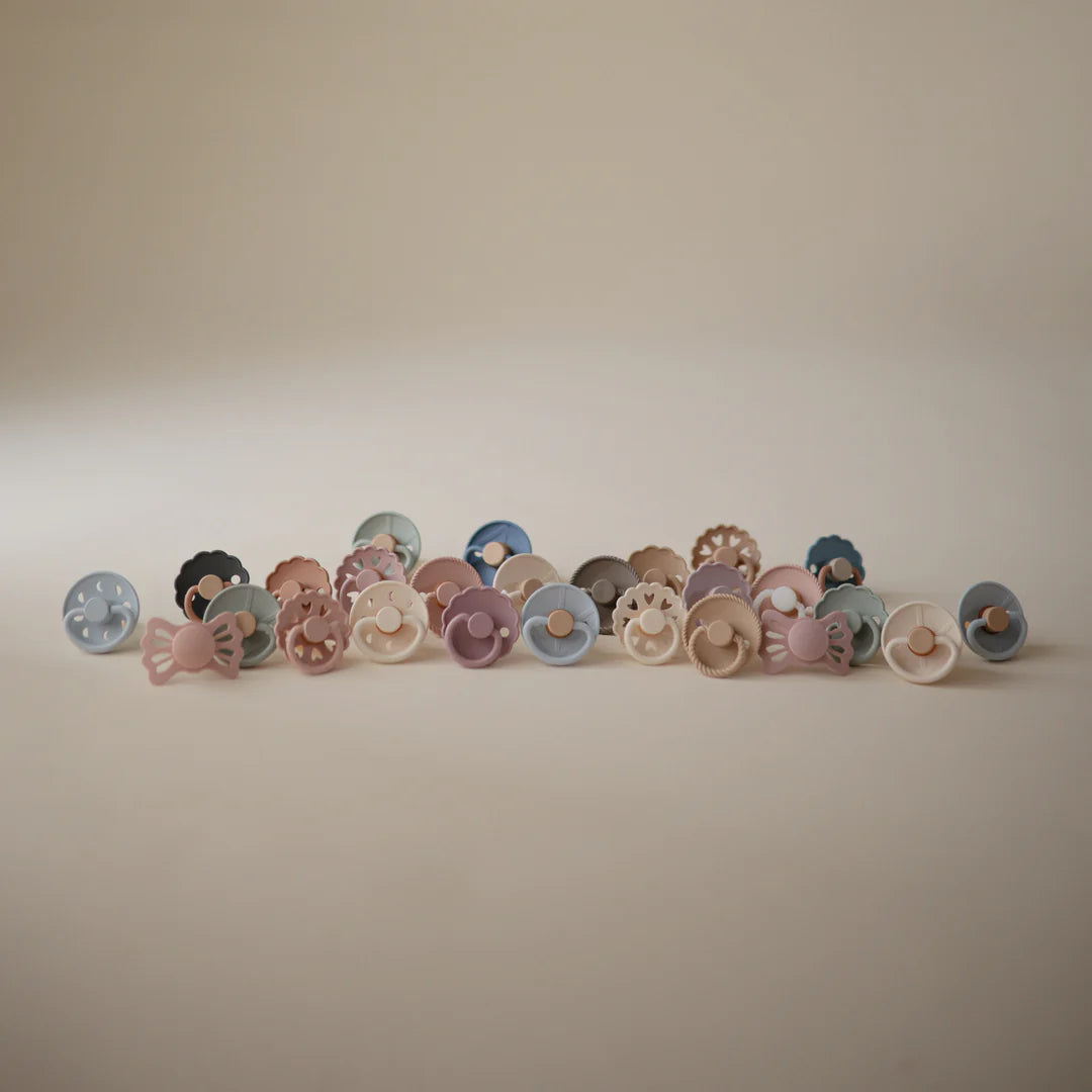 FRIGG Natural Rubber Pacifier 4-Pack | Snowflake Dream