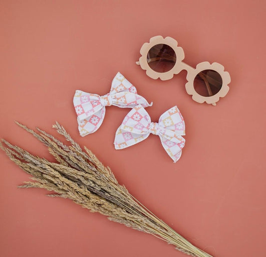 Piggy Knots | Flower Check