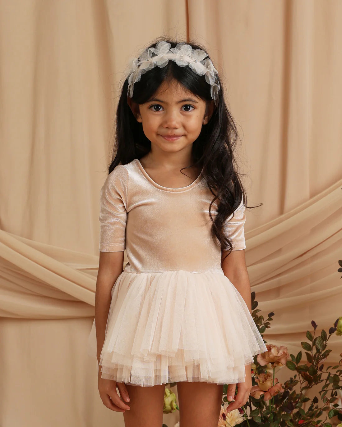 Thea Tutu | Antique